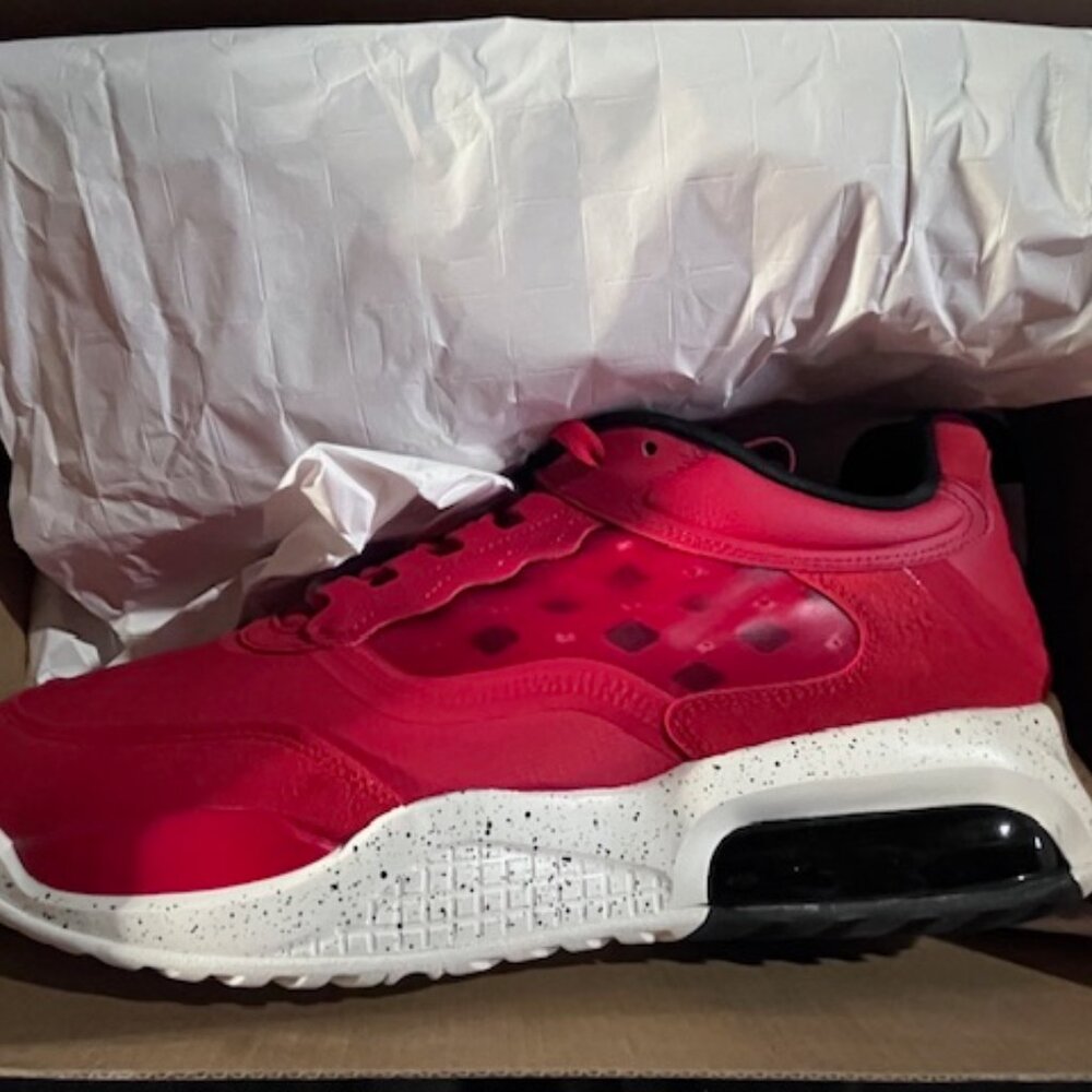 Jordan Max 200 Fire Red/Black-Sail